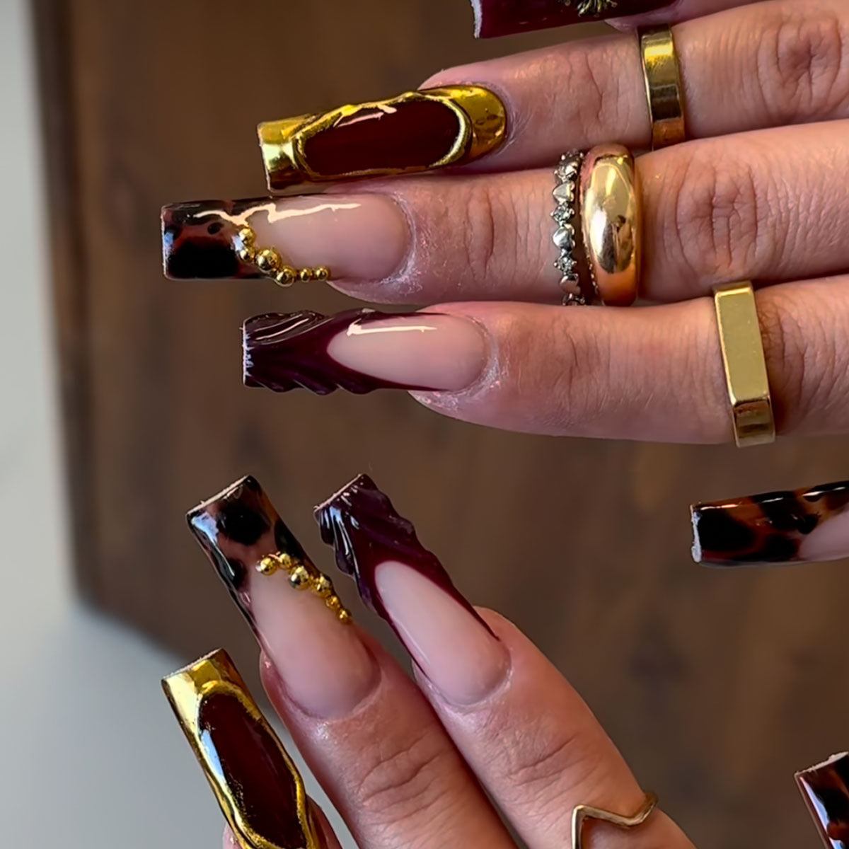 Artistic Long Press-On Nails with Elegant Accents Acalora