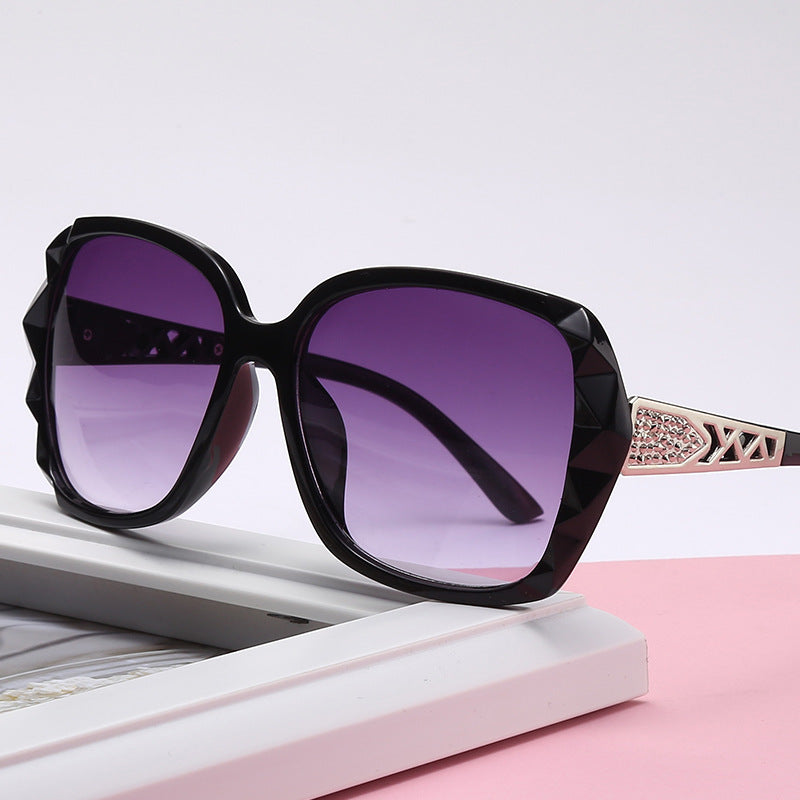 Ladies sunglasses in luxurious glamour style Bowlift
