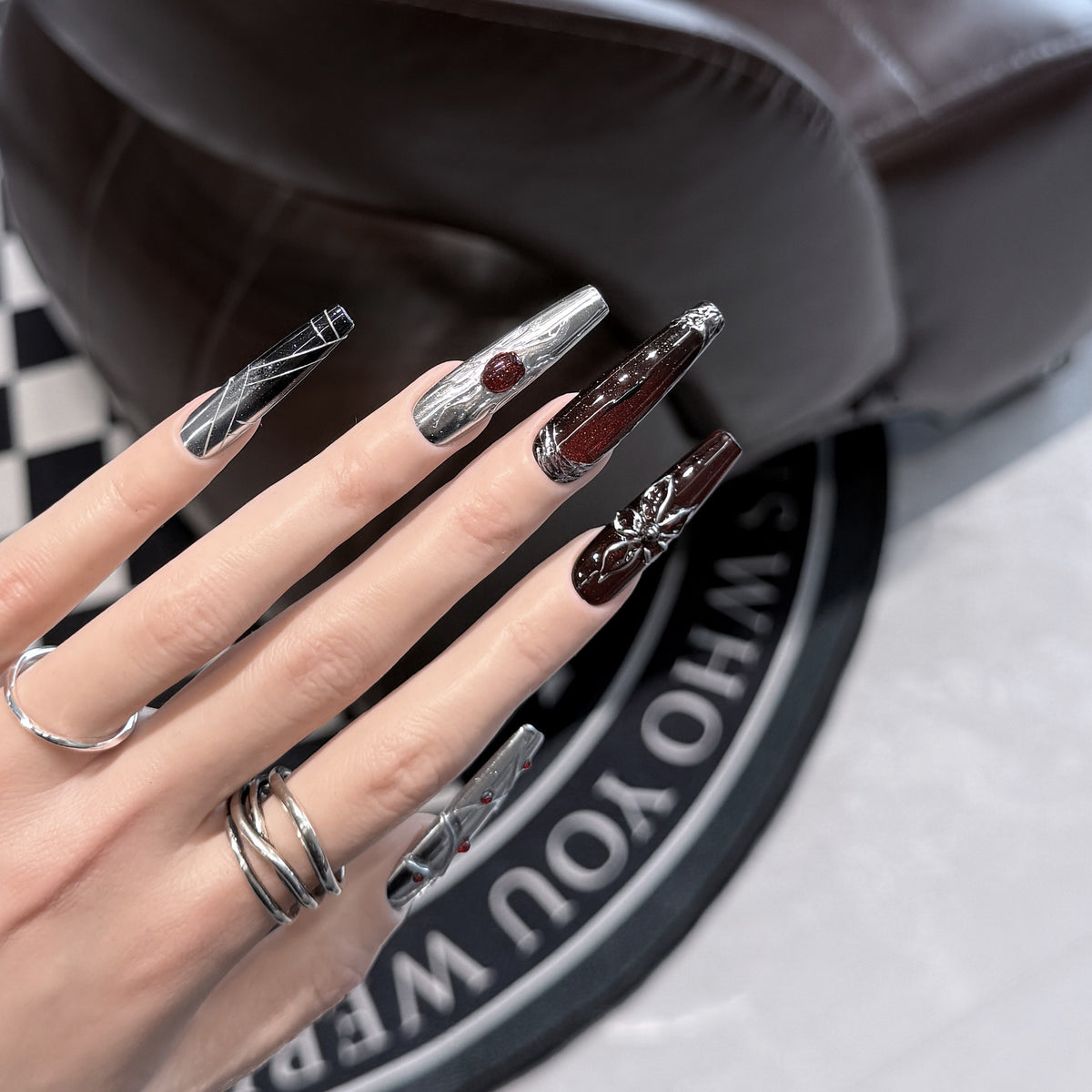 Decorative Press-On Nail Art Set with Chic Metallic Accents Acalora
