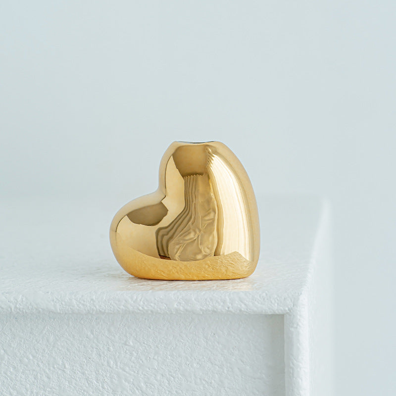 Elegant Decorative Heart Figure Acalora