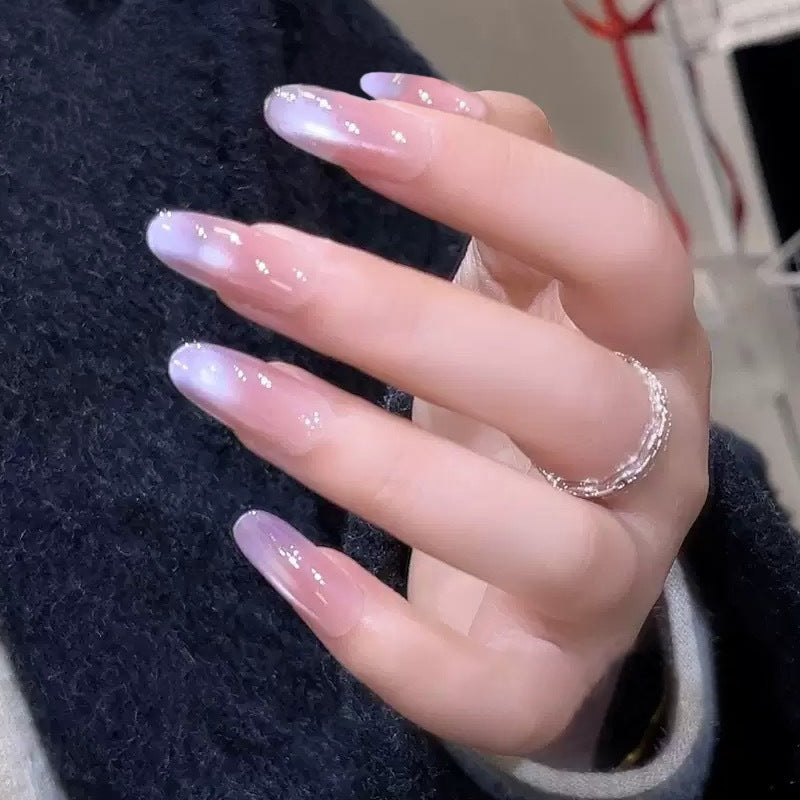 Artificial nail set with elegant ombre design and glossy finish Acalora