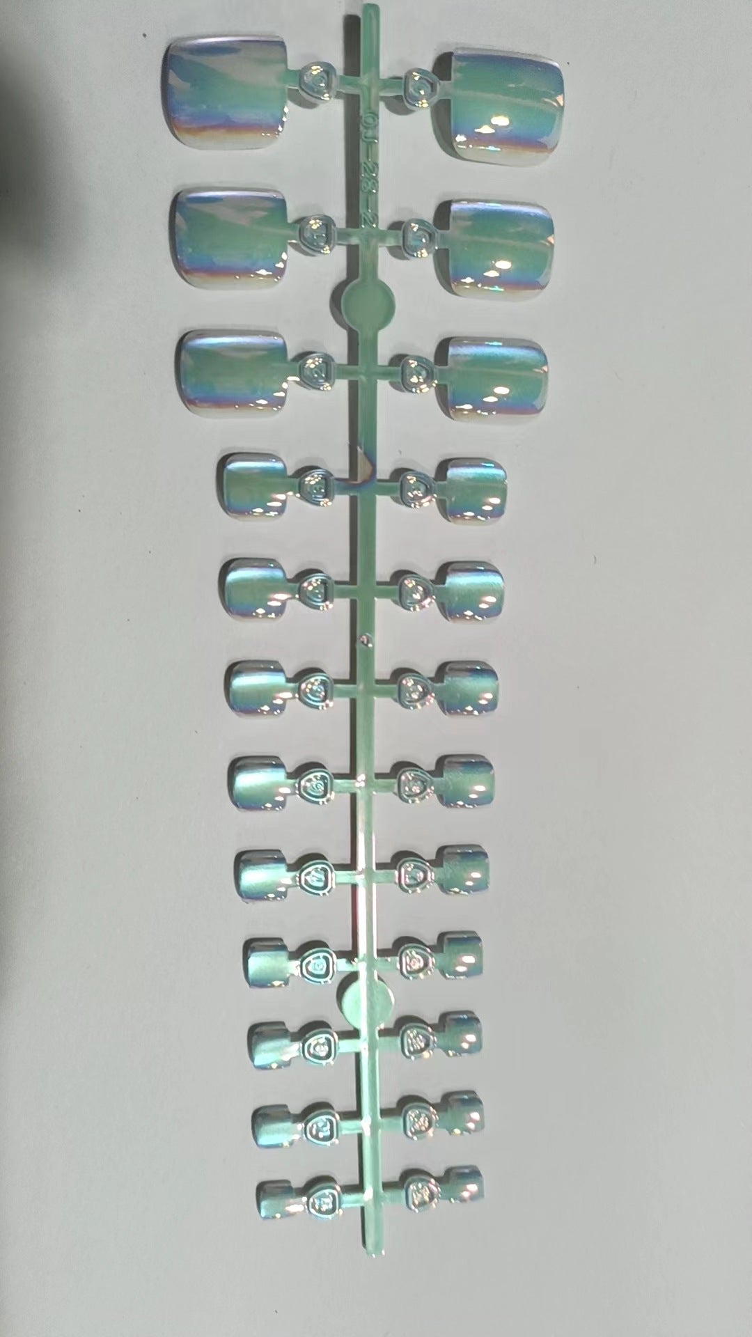 Iridescent Press-On Nail Set Acalora