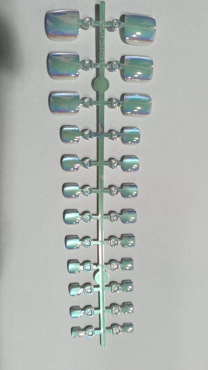 Iridescent Press-On Nail Set Acalora