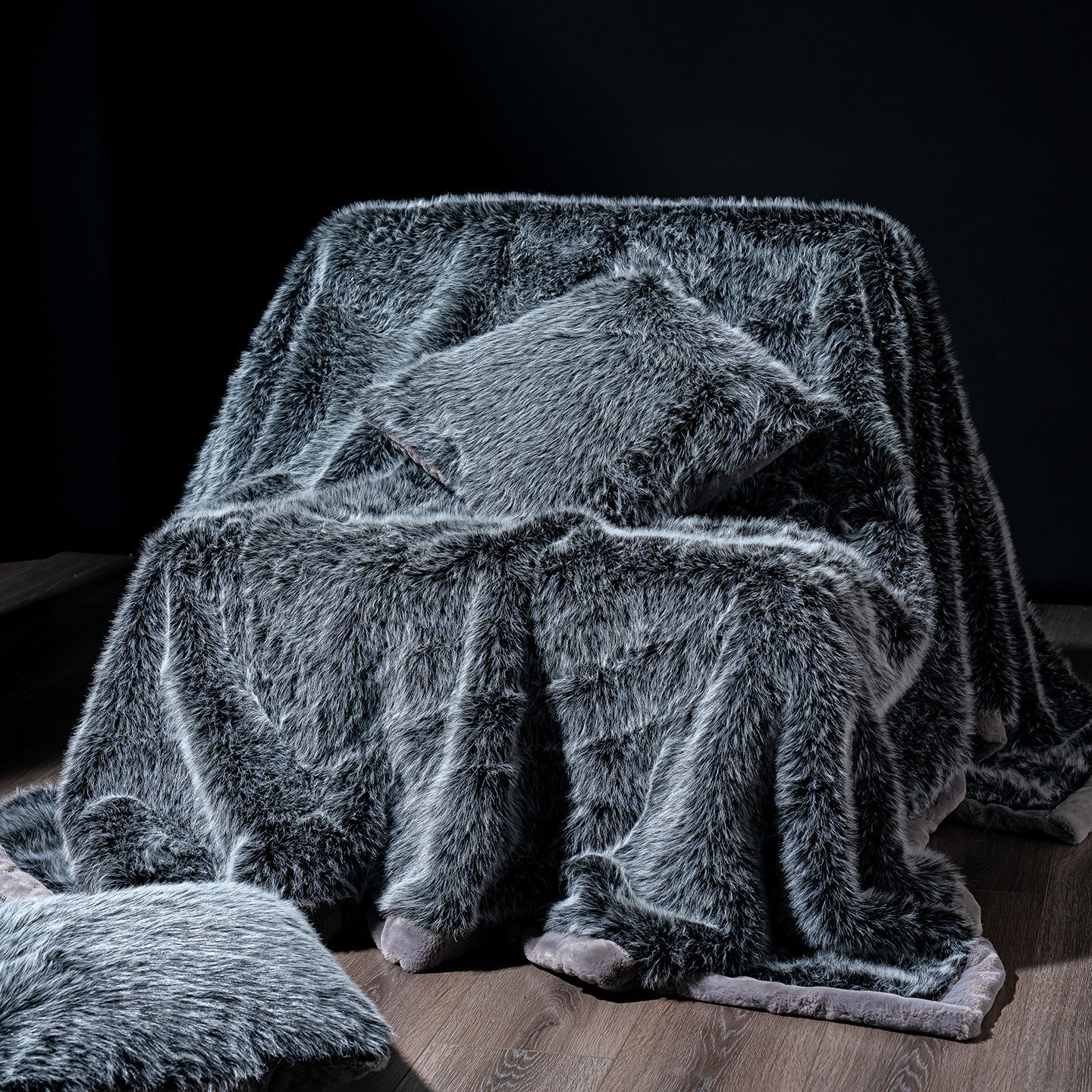 Luxurious Faux Fur Throw Blanket