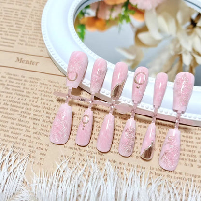 Artificial nails with elegant gold embellishments Acalora