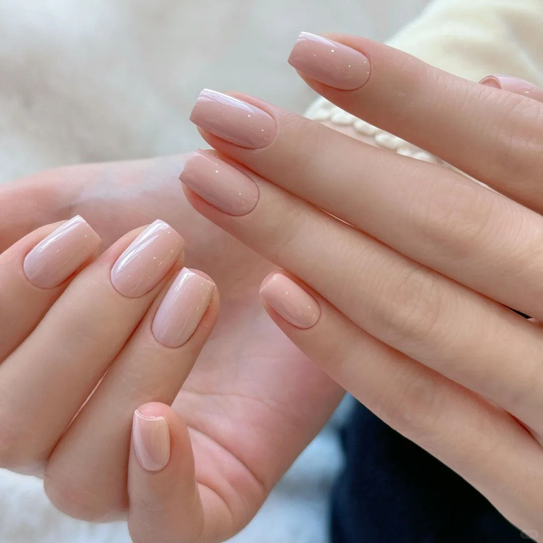 Artificial nails in elegant nude look Acalora