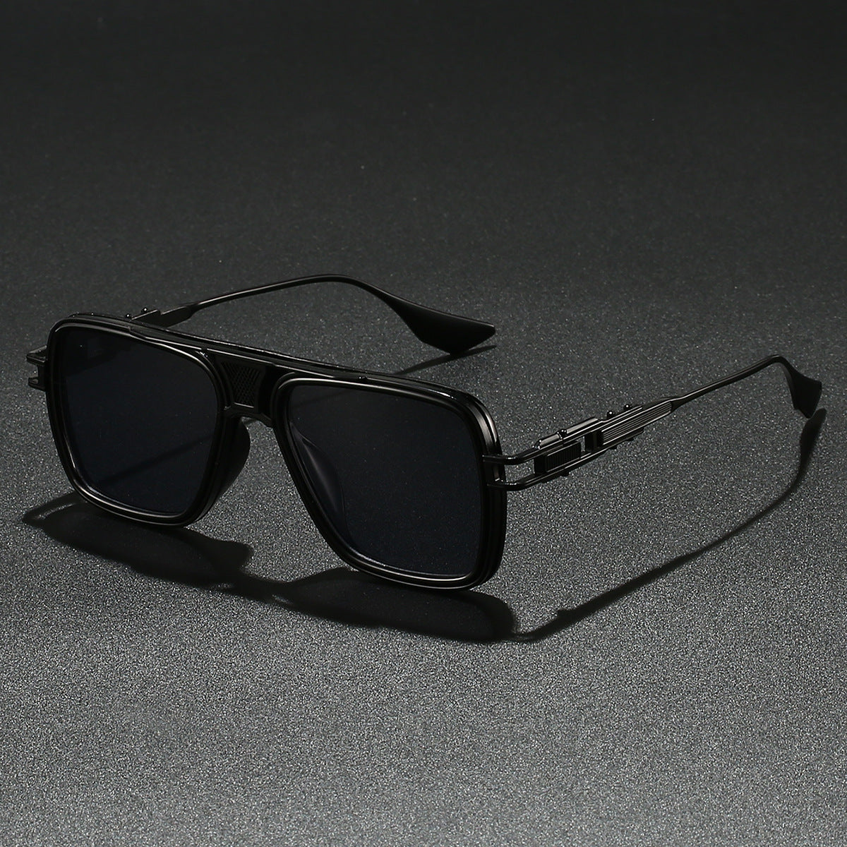 Women's designer sunglasses with luxurious metal frame and trendy detail Brehn