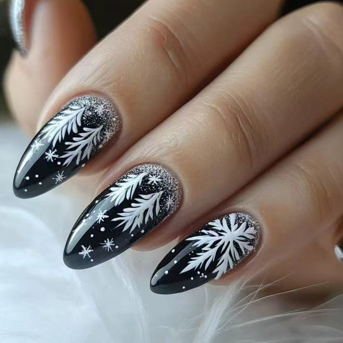 Snowy Winter-Themed Nail Art Acalora