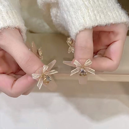 Artificial nail set with elegant 3D patterns and delicate accents Acalora