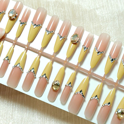 Artificial nails with elegant 3D applications and glitter Acalora