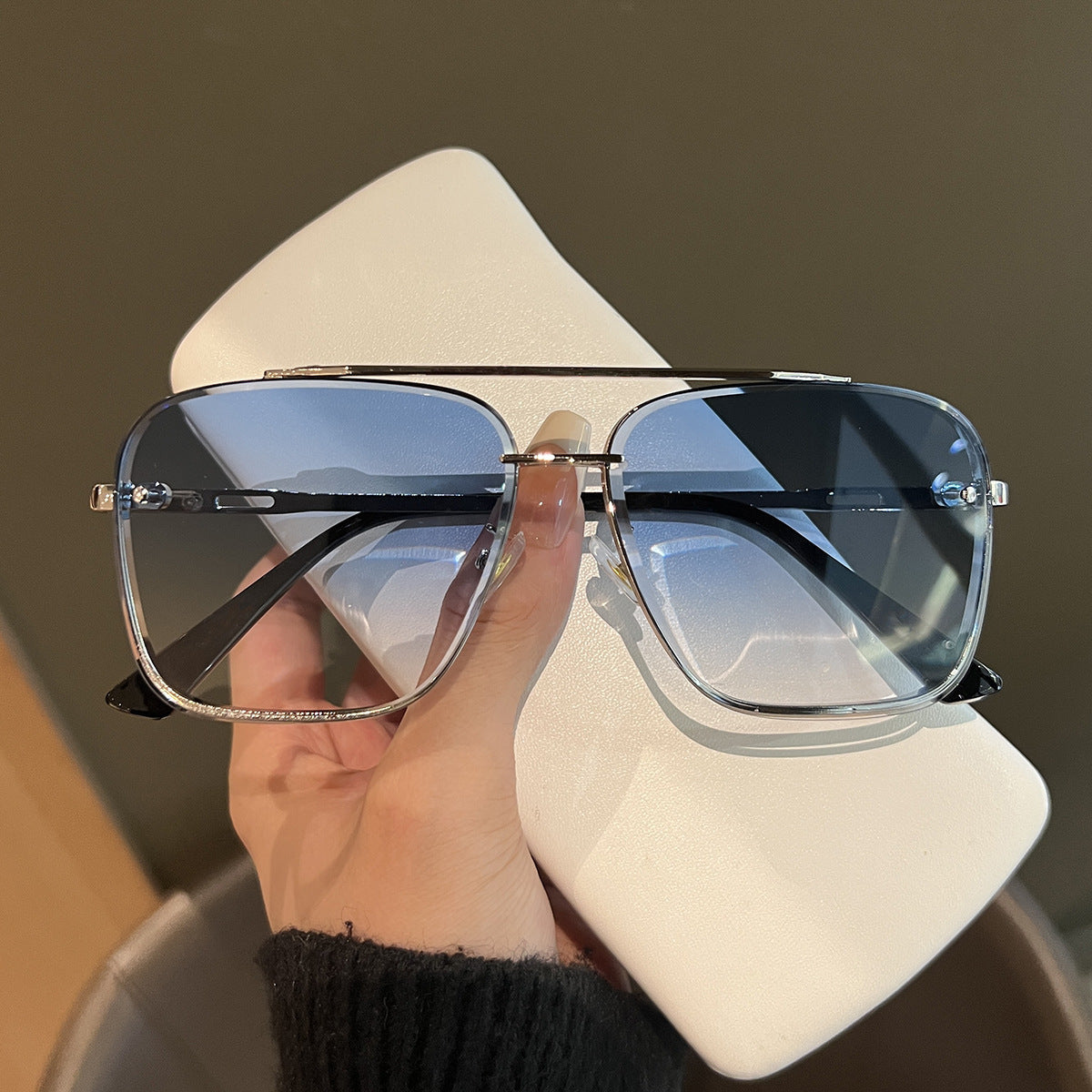 Women square sunglasses with protective lenses and modern metal frame Bowlift