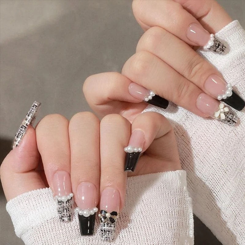 Artificial nail set with elegant pearl and flower motif Acalora