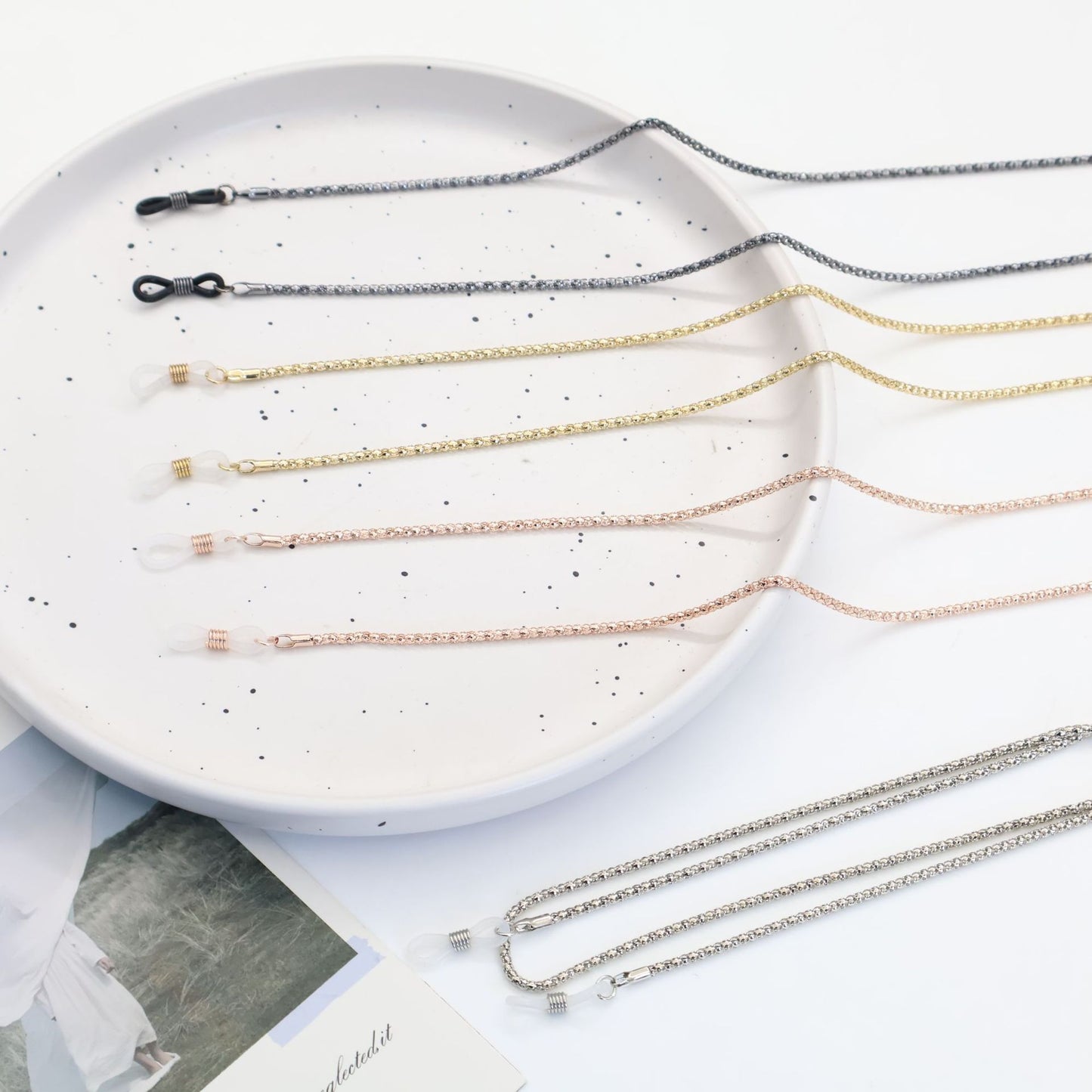 Chic Metallic Eyewear Chain Acalora