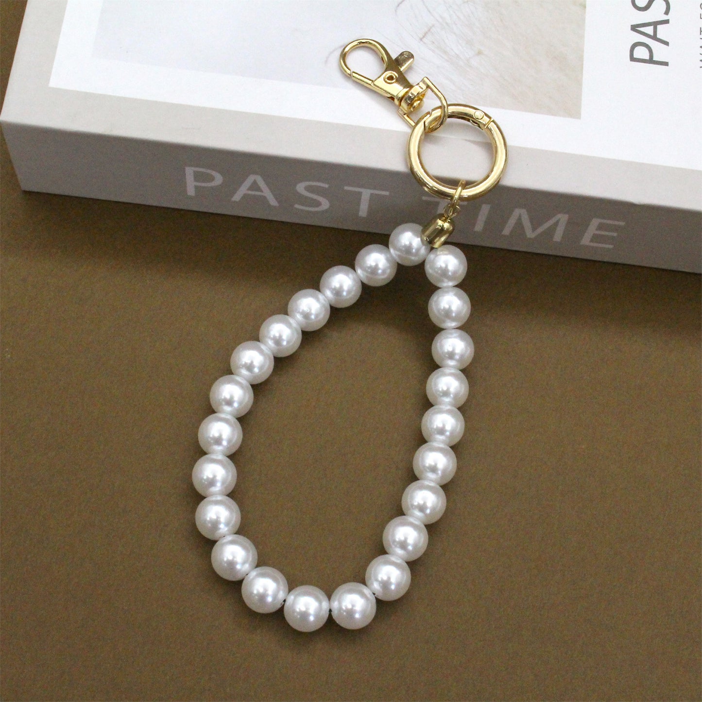 Elegant Pearl Oversized Eyewear Chain Acalora