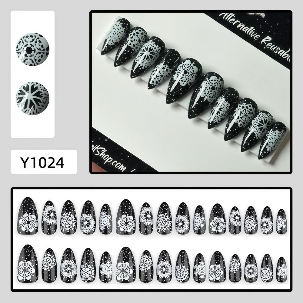 Artificial nails in a unique winter design with snow and reindeer motifs Acalora