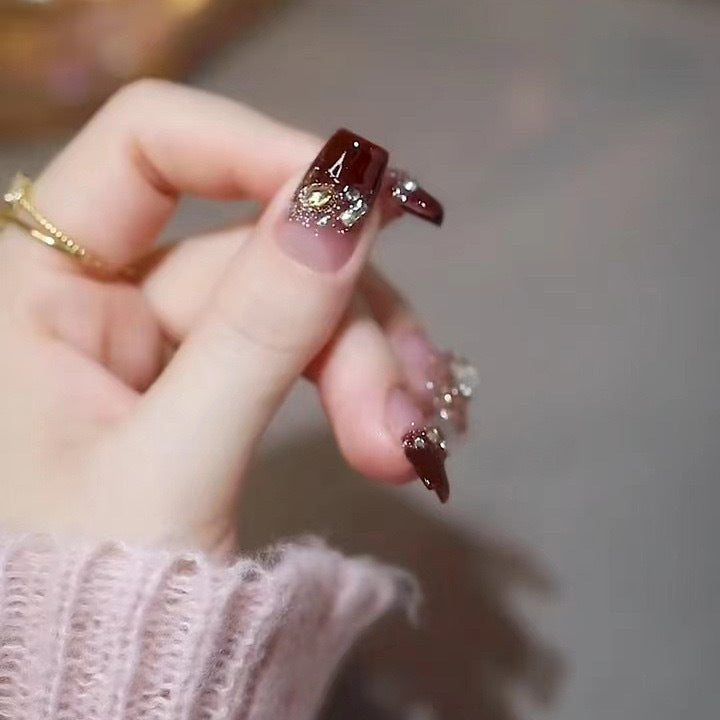 Artificials nails with glitter embellishments and elegant accents Acalora