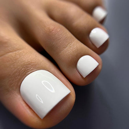 Artificial nails for elegant foot care Acalora