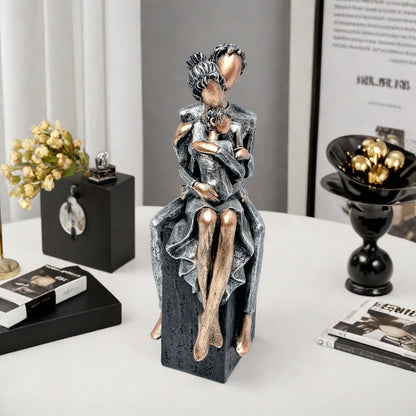 Elegant sculpture of a romantic couple Acalora