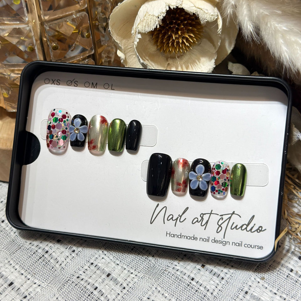 Artistic Floral-Inspired Press-On Nail Set Acalora