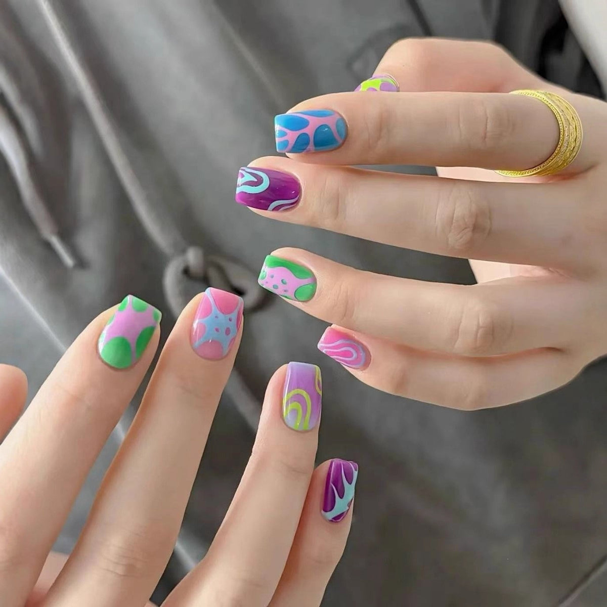 Artificial nails in elegant French tip design Acalora