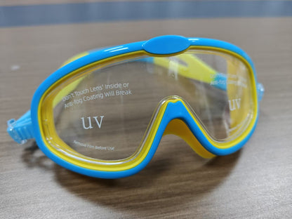 Swimming mask with wide field of vision and UV protection Bowlift