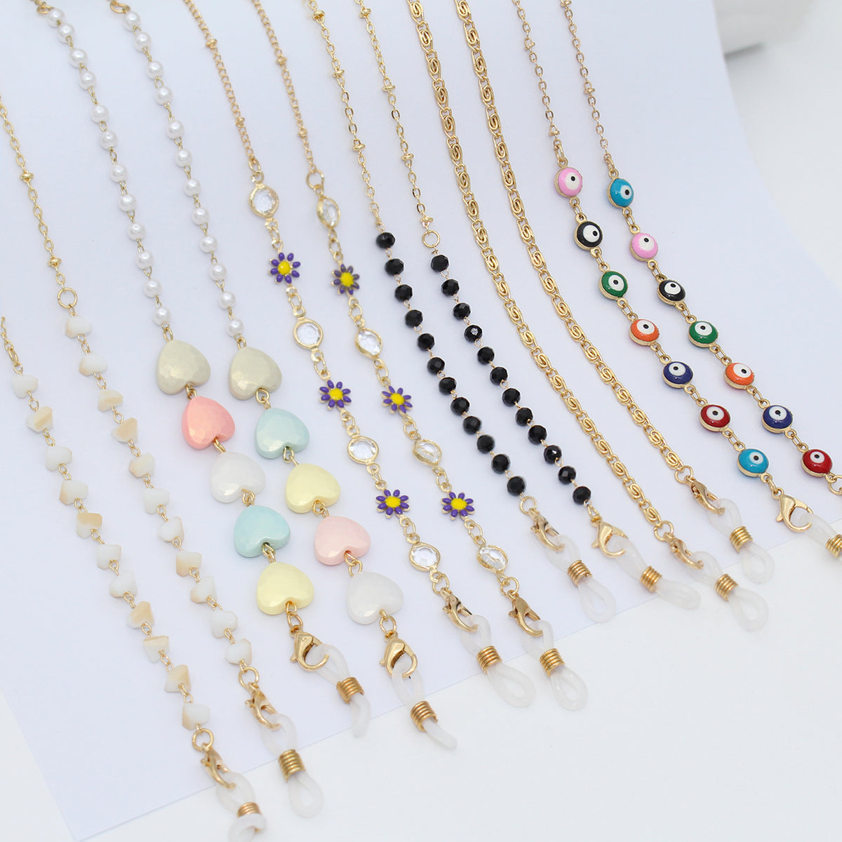 Floral Decorated Eyewear Chain Acalora