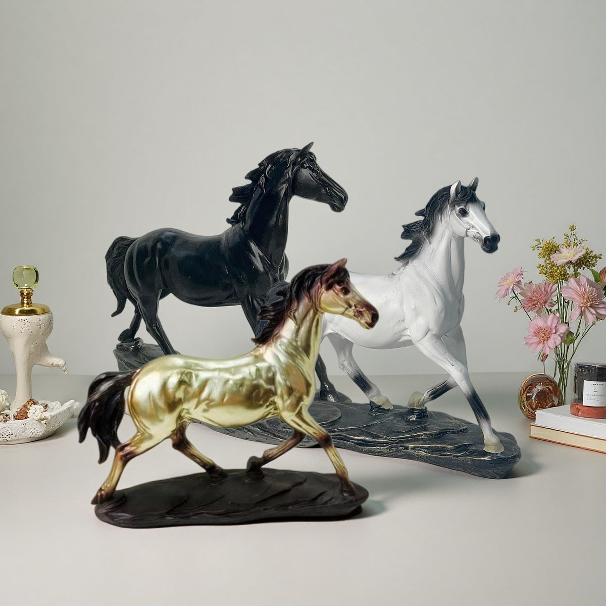 Horse statuette Acalora
