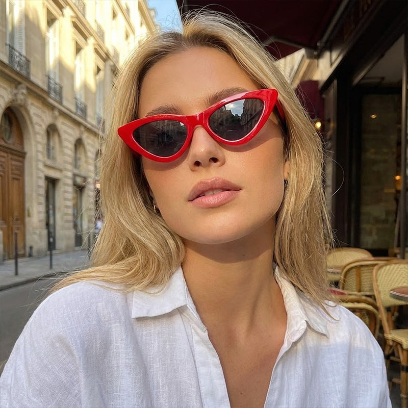 Ladies Cat-Eye Sunglasses with Elegant Tortoiseshell Pattern Bowlift