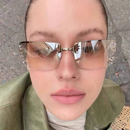 Women's extravagant sunglasses in a modern design with fine accents Karnz