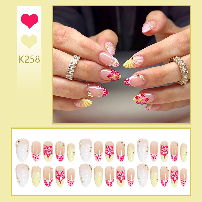 Artificial nail set with floral motifs and elegant embellishments Acalora