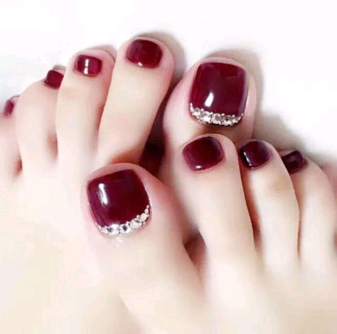 Decorative Crystal-Embellished Press-On Nails Acalora