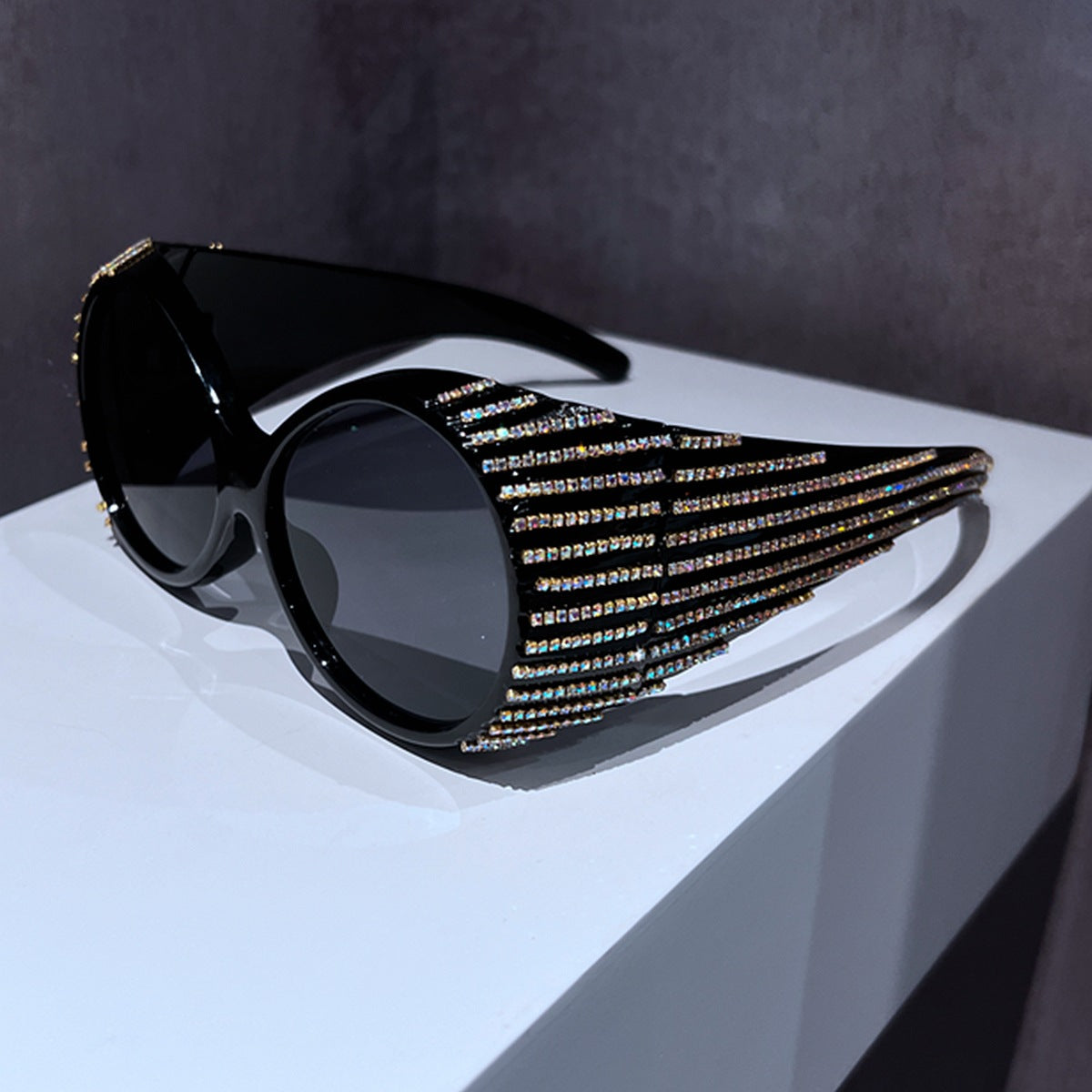 Ladies Glamorous Sunglasses with Sparkling Crystal Decorations Bowlift