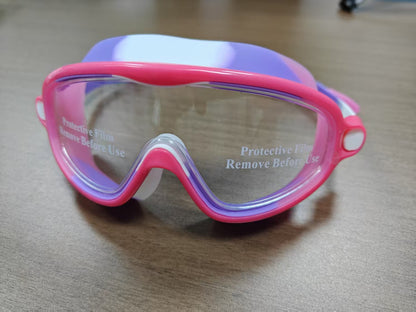 Swimming mask with wide field of vision and UV protection Bowlift