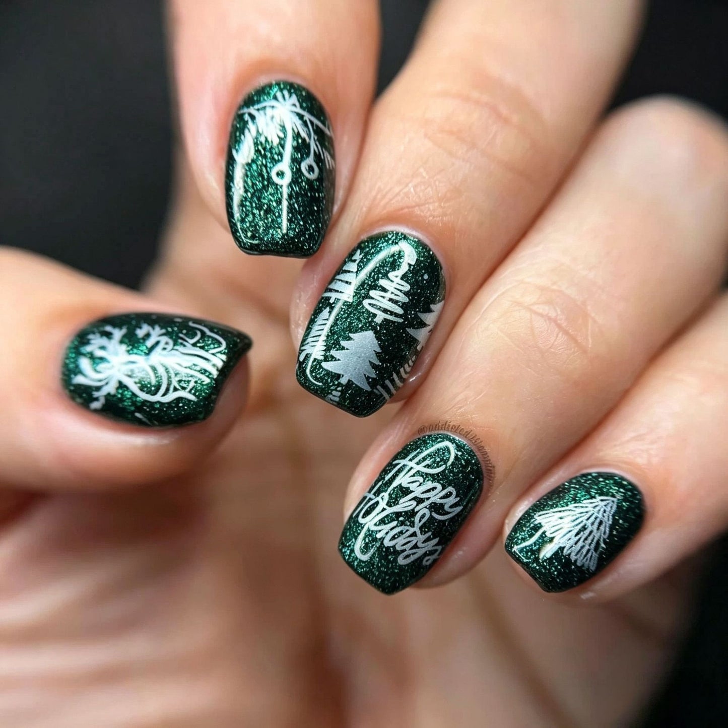Winter artificial nails with festive motif Acalora