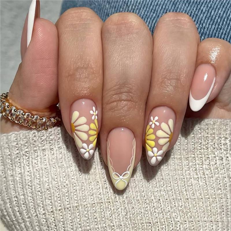 Detailed Floral Press-On Nails Acalora