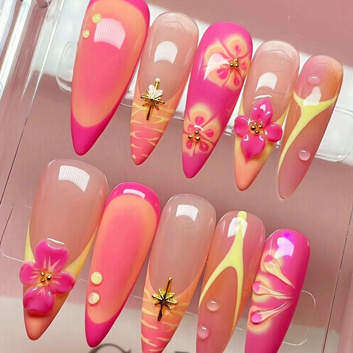Artificial nail set with floral and abstract designs Acalora