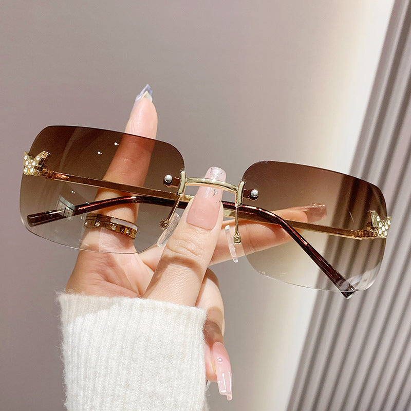 Women's fashion sunglasses with unique frame and luxurious accents Bowlift