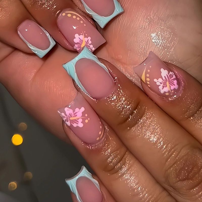 Artificial nail set with floral motifs and shiny accents Acalora
