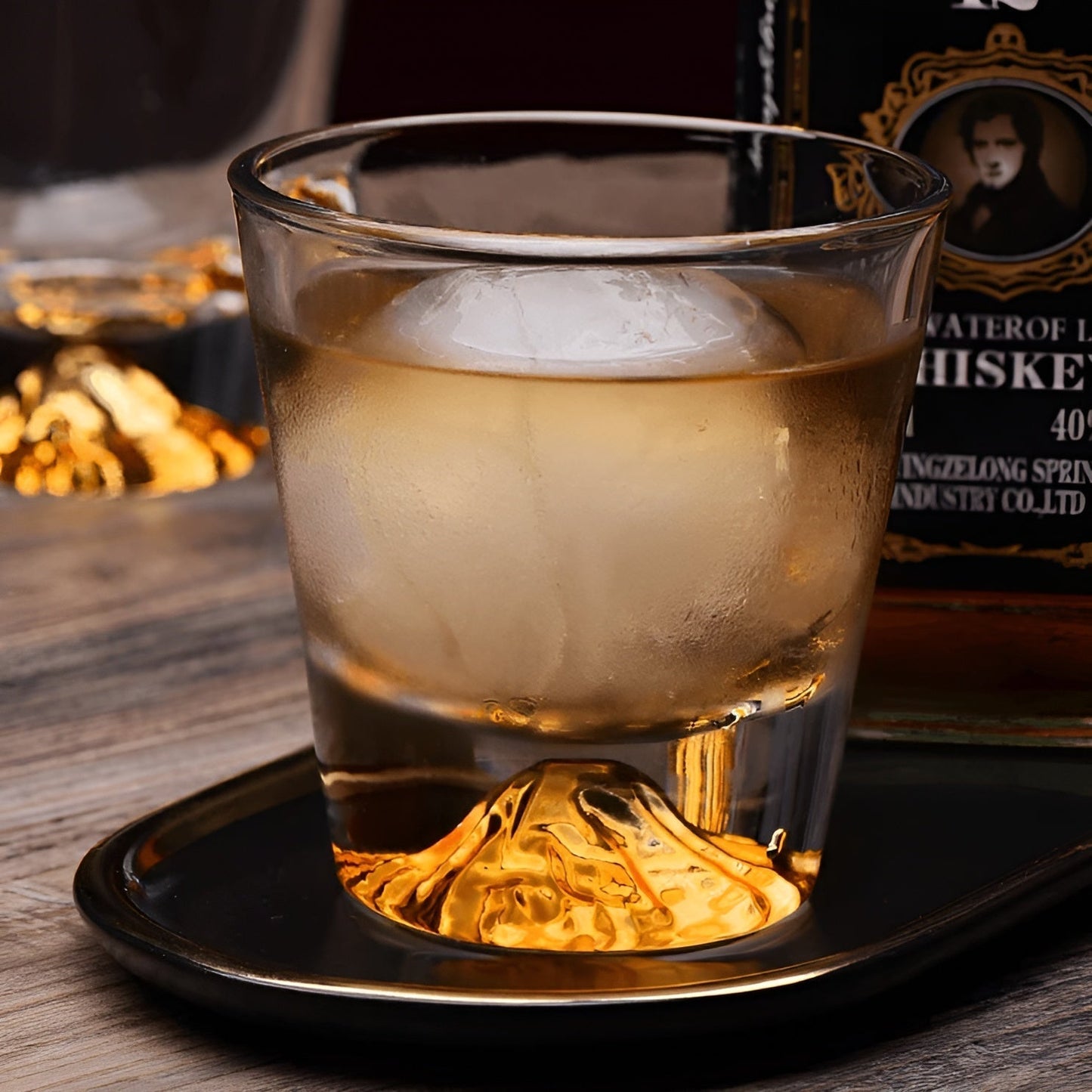 Whisky glasses with Fuji motif – Elegant set for connoisseurs