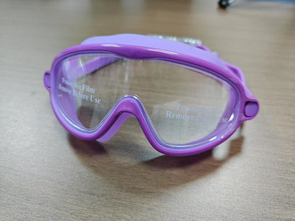 Swimming mask with wide field of vision and UV protection Bowlift