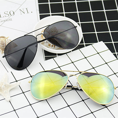Women's modern pilot sunglasses with color gradient lens design Skanto