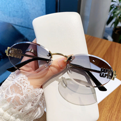 Women's fashionable sunglasses in an elegant oval design Karnz