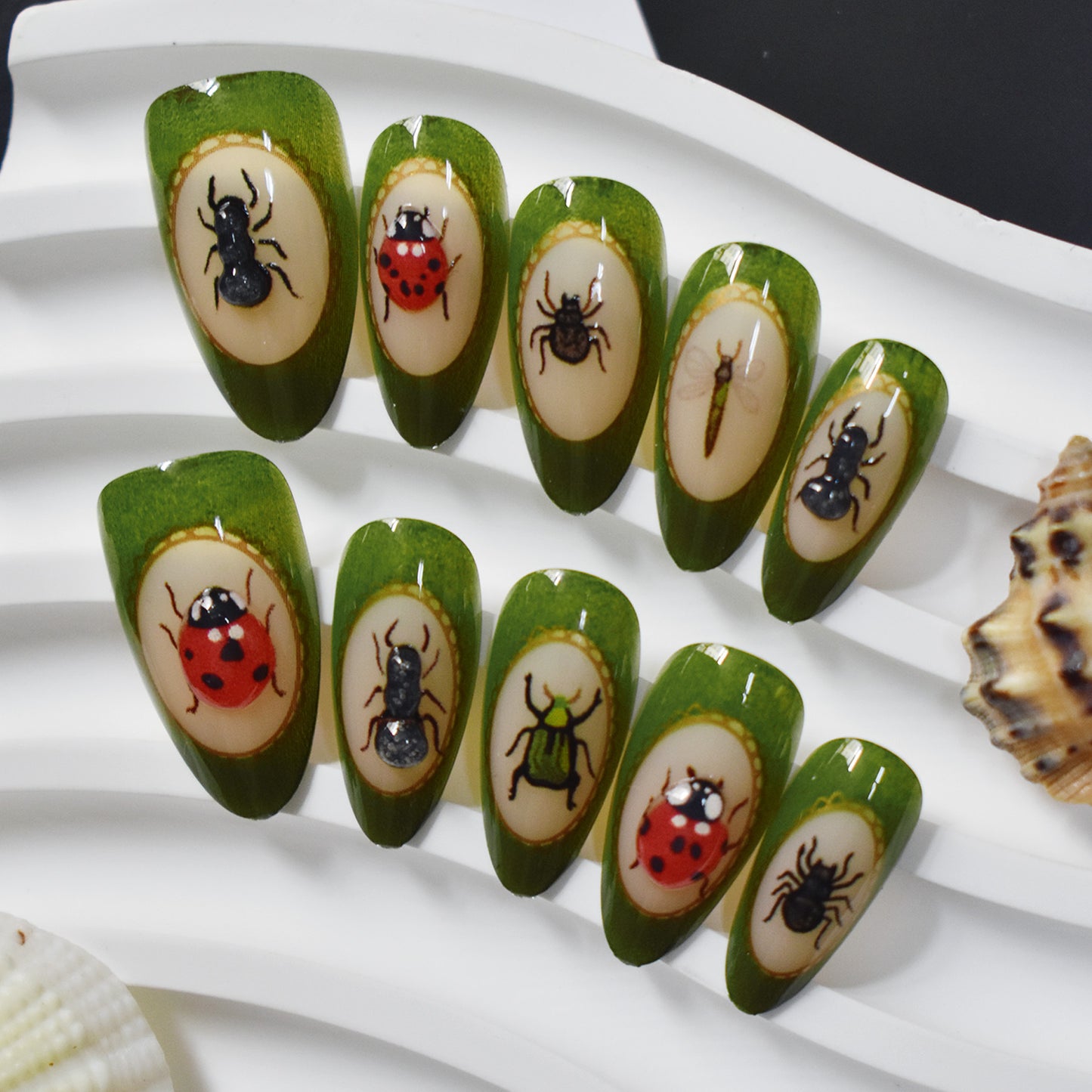 Artistic Insect-Embellished Press-On Nail Art Acalora