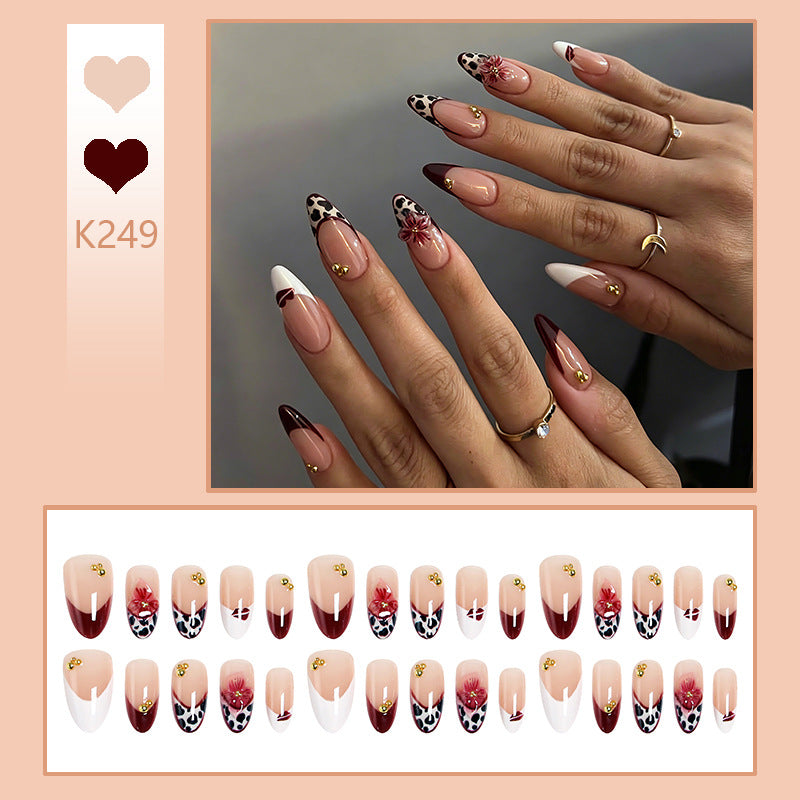 Artificial nail set with elegant floral patterns and glamorous details Acalora