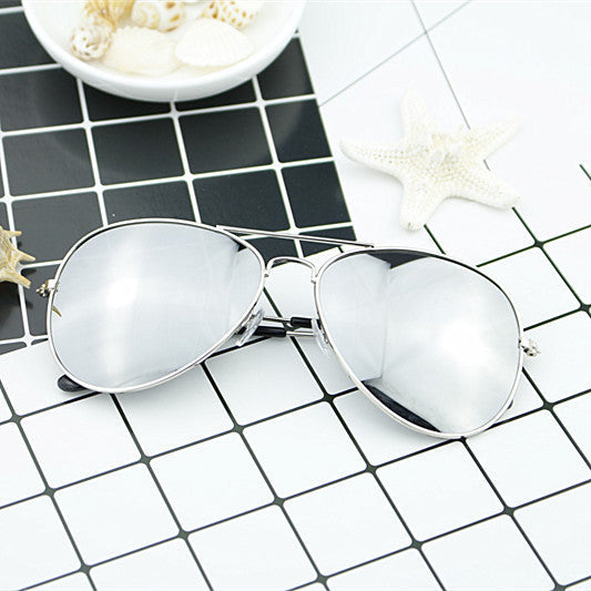 Women's modern pilot sunglasses with color gradient lens design Skanto