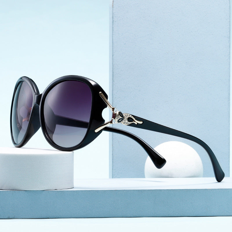 Women's Fashion Sunglasses in Elegant Design with Striking Embellishments Bowlift