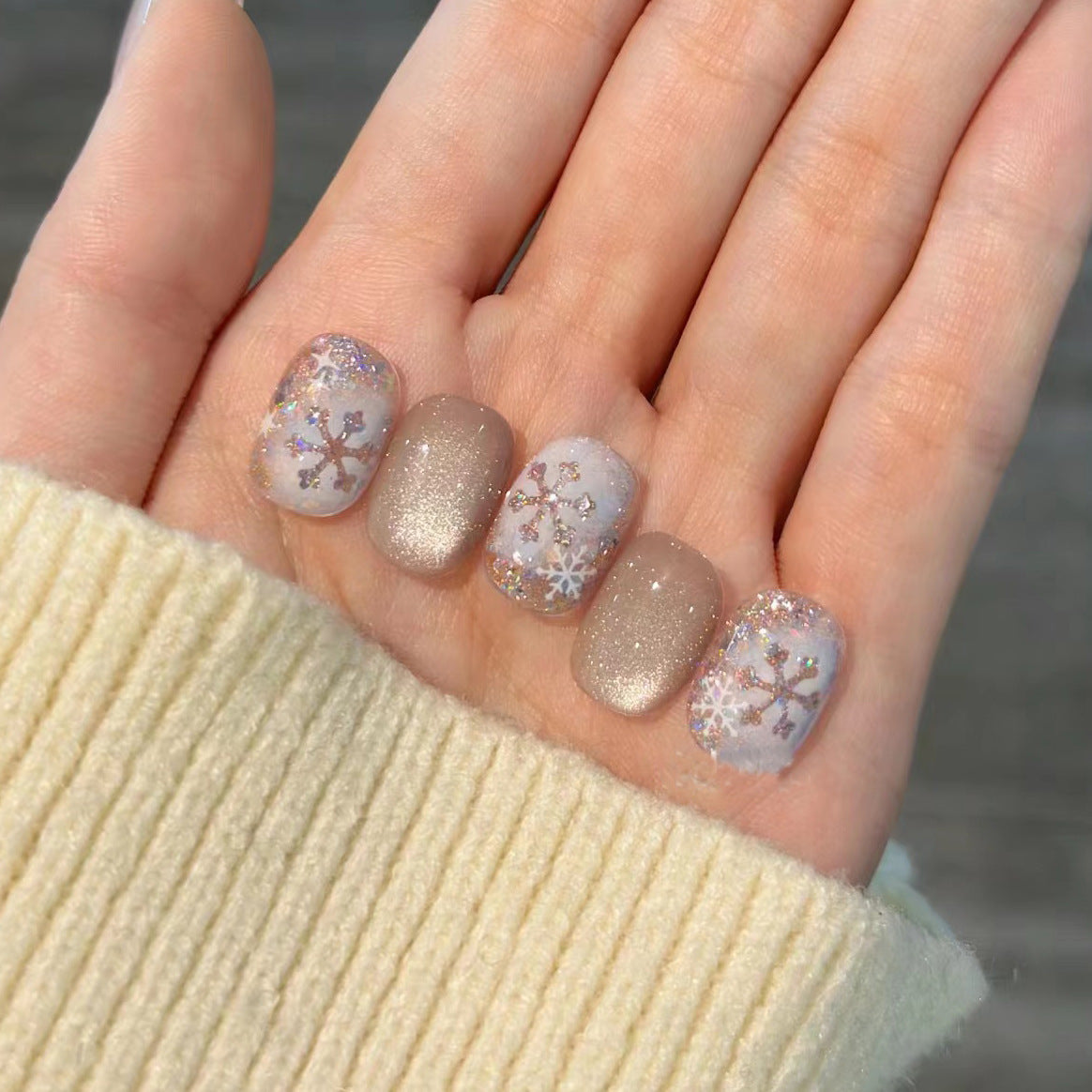 Chic Glittery Press-On Nail Set with Snowflake Design Acalora