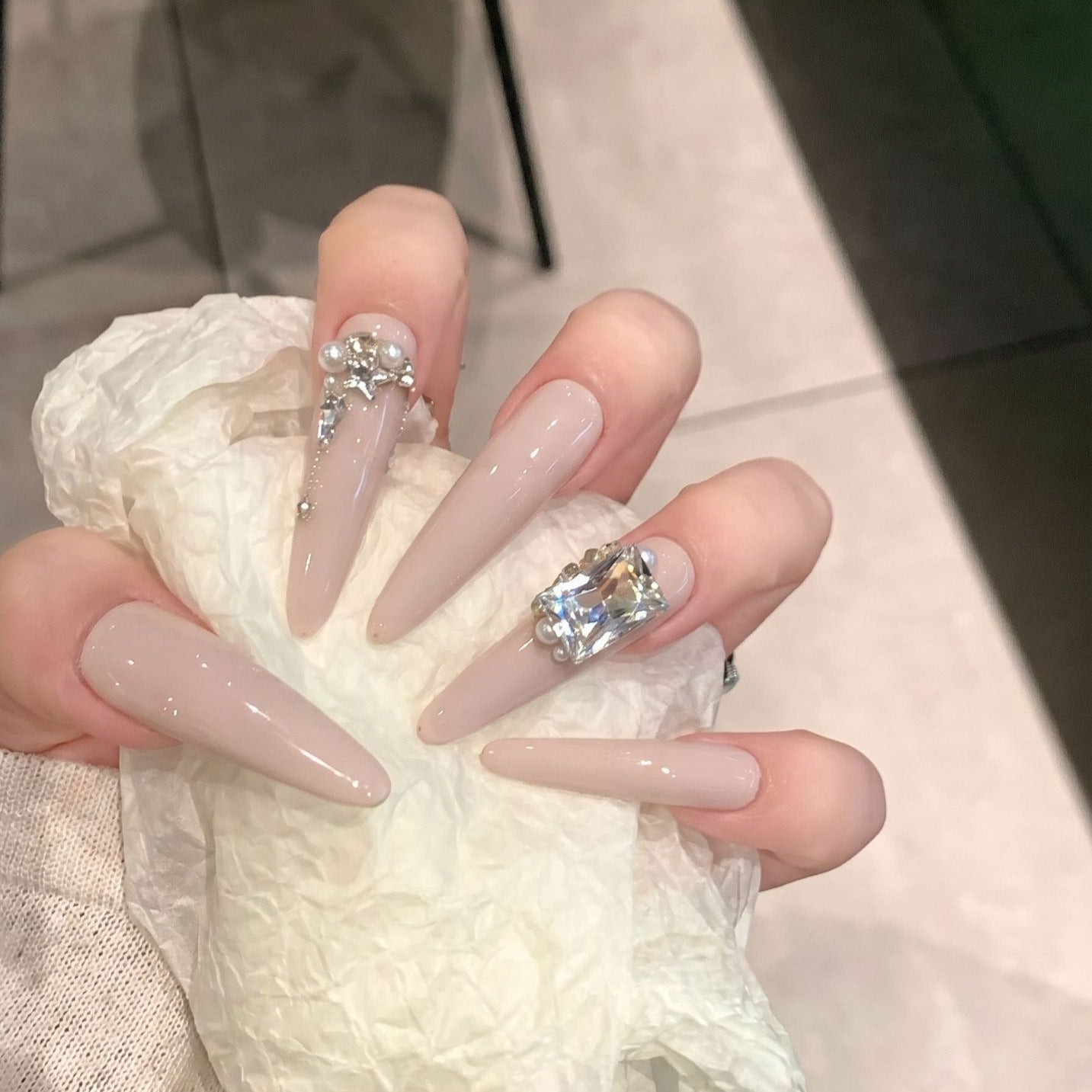 Rhinestone-Embellished Stiletto Nail Art Set Acalora