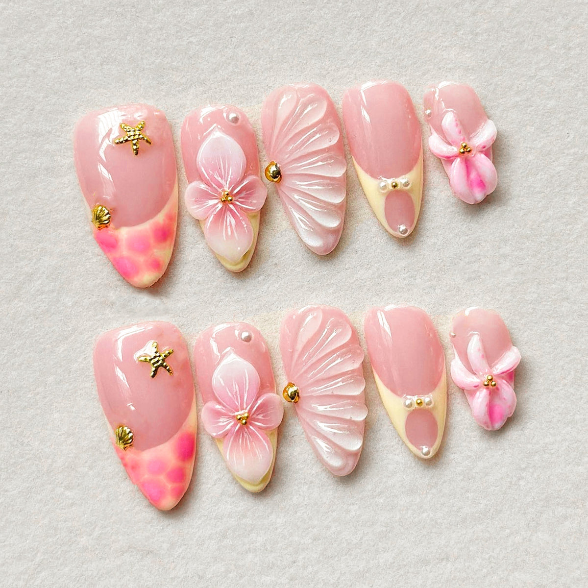 Artificial nail set with elegant rose and gold embellishments Acalora
