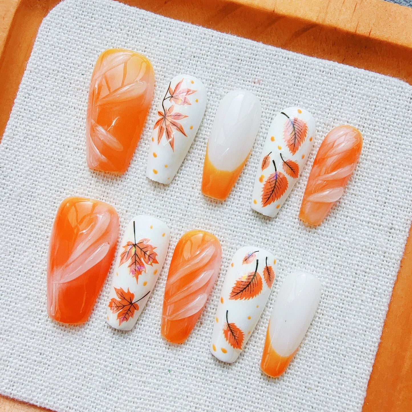 Autumn-Themed Artistic Press-On Nail Set Acalora